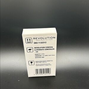 Revolution Conceal & Hydrate Concealer Box - White
